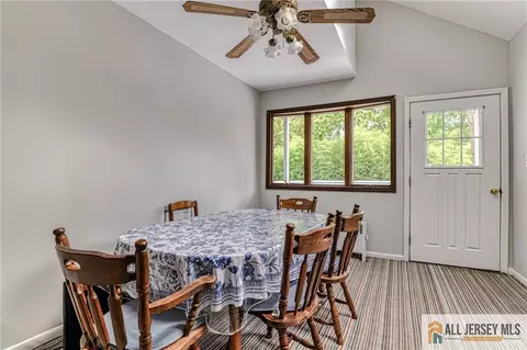 Dining - 31 Lehigh Ave, Edison, NJ 08837 photo 2 of 4