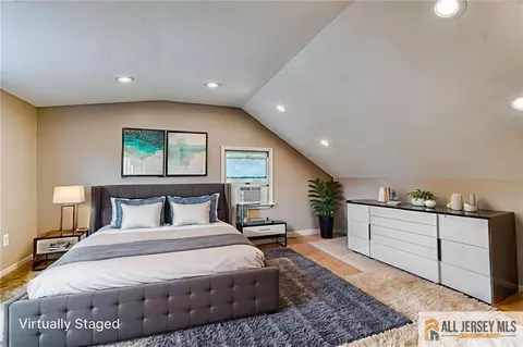 Bedroom - 31 Lehigh Ave, Edison, NJ 08837 photo 11 of 14