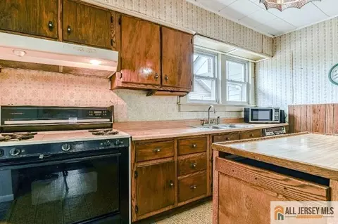 Kitchen - 31 Lehigh Ave, Edison, NJ 08837 photo 2 of 3