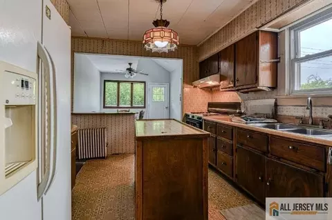 Kitchen - 31 Lehigh Ave, Edison, NJ 08837 photo 3 of 3