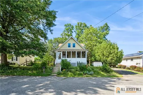 4 Woodrow St, Middlesex, NJ 08846 photo 2