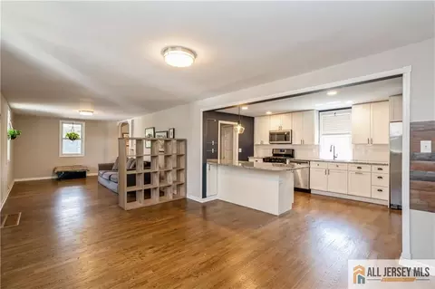 4 Woodrow St, Middlesex, NJ 08846 photo 8