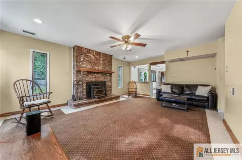 29 Wintergreen Ave, Edison, NJ 08820 photo 14