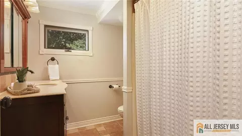 Bath - 541 Cook Ave, Middlesex, NJ 08846 photo 1 of 1