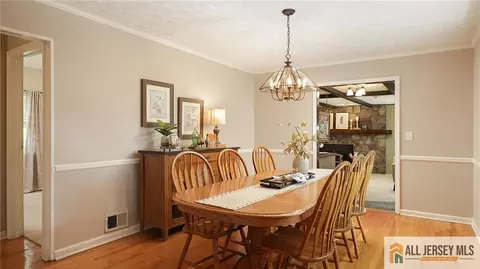 Dining - 541 Cook Ave, Middlesex, NJ 08846 photo 1 of 2