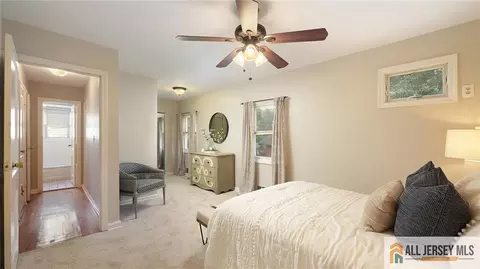 Entry Way - 541 Cook Ave, Middlesex, NJ 08846 photo 4 of 8