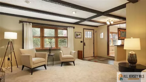 Entry Way - 541 Cook Ave, Middlesex, NJ 08846 photo 2 of 8