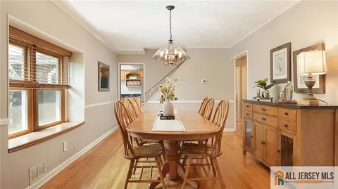 Dining - 541 Cook Ave, Middlesex, NJ 08846 photo 2 of 2