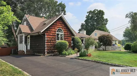 Exterior - 541 Cook Ave, Middlesex, NJ 08846 photo 3 of 15