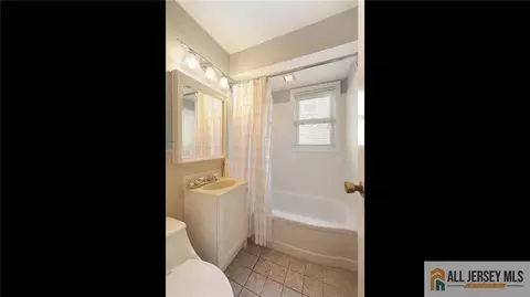 Entry Way - 541 Cook Ave, Middlesex, NJ 08846 photo 6 of 8
