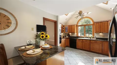 Kitchen - 541 Cook Ave, Middlesex, NJ 08846 photo 1 of 2