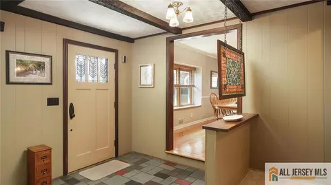 Entry Way - 541 Cook Ave, Middlesex, NJ 08846 photo 1 of 8
