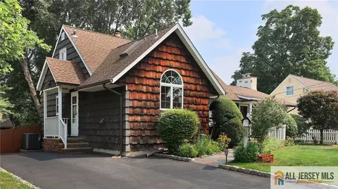 Exterior - 541 Cook Ave, Middlesex, NJ 08846 photo 2 of 15