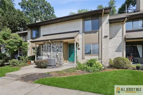 182 Hampshire Dr, Plainsboro, NJ 08536