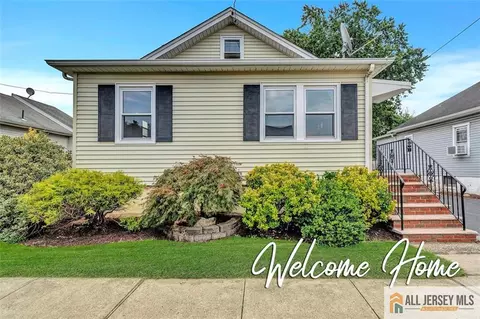 227 Old Rd, Sewaren, NJ 07077 photo 1