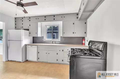 227 Old Rd, Sewaren, NJ 07077 photo 9