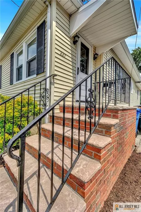 227 Old Rd, Sewaren, NJ 07077 photo 5