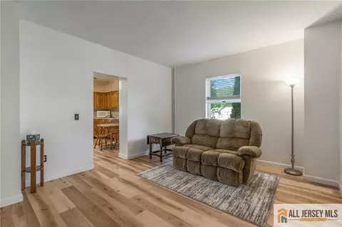 114 Runyon Ave, Middlesex, NJ 08846 photo 4
