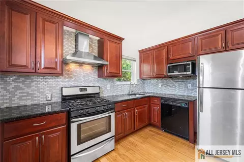 21 Eardley Rd, Edison, NJ 08817
