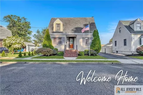 608 Garden Ave, Woodbridge, NJ 07095