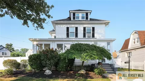 332 Berry St, Woodbridge, NJ 07095