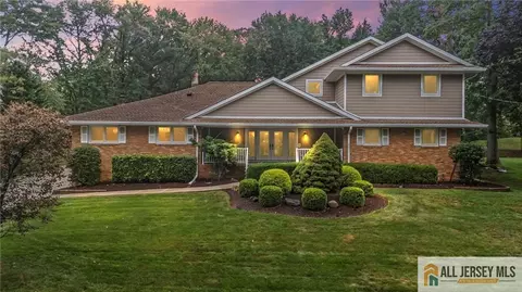 29 Remington Dr, Edison, NJ 08820