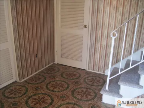 Entry Way - 5 Meyer Rd, Edison, NJ 08817 photo 2 of 6