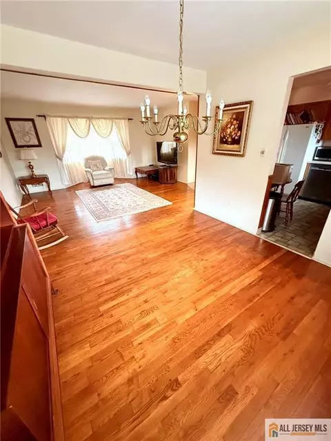 Dining - 5 Meyer Rd, Edison, NJ 08817 photo 2 of 3
