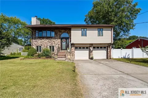 438 Madison Ave, Monroe, NJ 08831