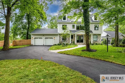 569 Riverside Dr, Princeton, NJ 08540