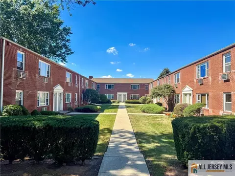 66 Fox Rd #9B, Edison, NJ 08817