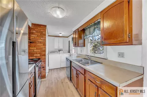 27 Railroad Ave, Helmetta, NJ 08828 photo 11