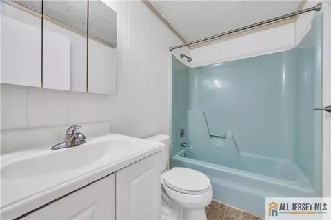 27 Railroad Ave, Helmetta, NJ 08828 photo 25