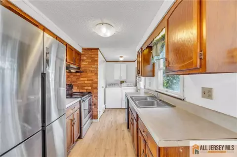 27 Railroad Ave, Helmetta, NJ 08828 photo 12