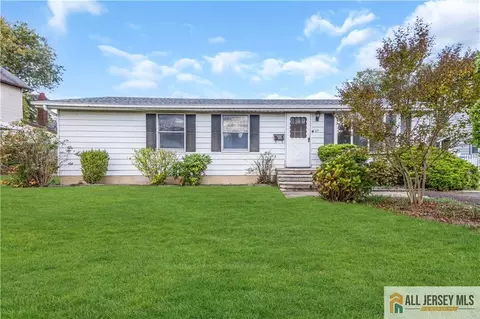27 Railroad Ave, Helmetta, NJ 08828 photo 1