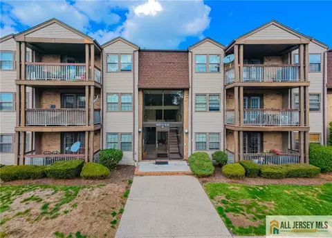 404 Newport Ct, Fords, NJ 08863