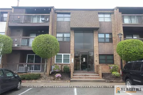 615 Sharon Garden Ct #615, Woodbridge, NJ 07095