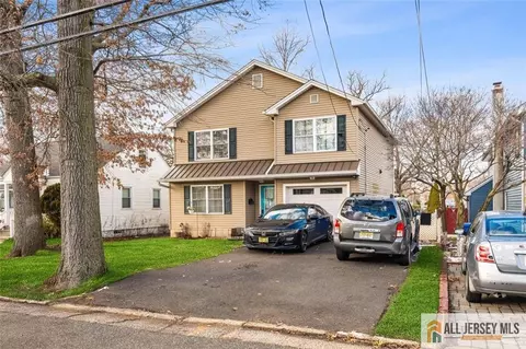 643 Drake Ave, Middlesex, NJ 08846