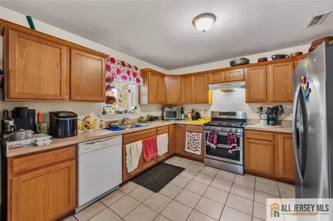 Kitchen - 643 Drake Ave, Middlesex, NJ 08846 photo 1 of 2