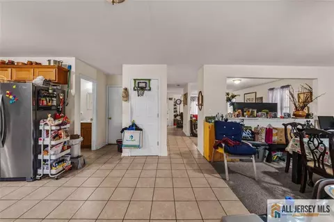 Entry Way - 643 Drake Ave, Middlesex, NJ 08846 photo 5 of 8