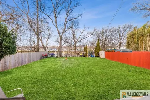 Exterior - 643 Drake Ave, Middlesex, NJ 08846 photo 2 of 4