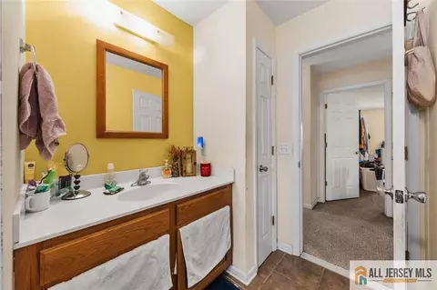 Entry Way - 643 Drake Ave, Middlesex, NJ 08846 photo 7 of 8