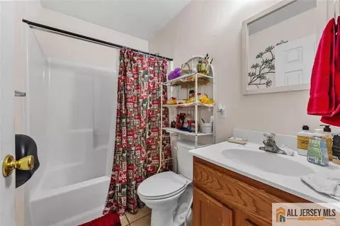 Bath - 643 Drake Ave, Middlesex, NJ 08846 photo 1 of 2