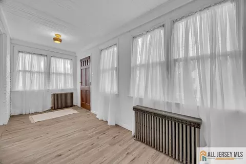 34 Maple Ave, Edison, NJ 08837 photo 2