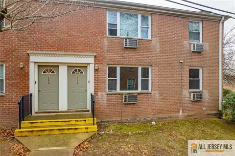 15 York Dr #2A, Edison, NJ 08817