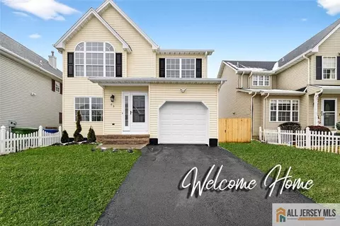 63 Scarlet Dr, Sayreville, NJ 08859