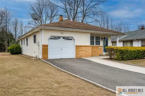 321 Curacao St, Toms River, NJ 08757