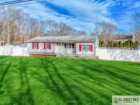 563 Indiero Rd, Jackson, NJ 08527