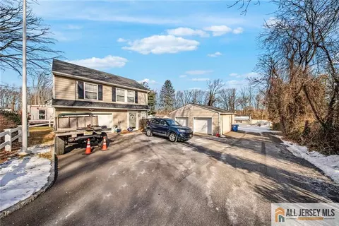 150 Magnolia Ln, Middletown, NJ 07748