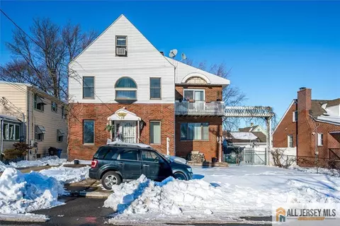 12 E William St, Fords, NJ 08863